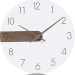 horloge murale moderne minimaliste blanc marron numéros dorés aiguilles bois texturée silent contemporain