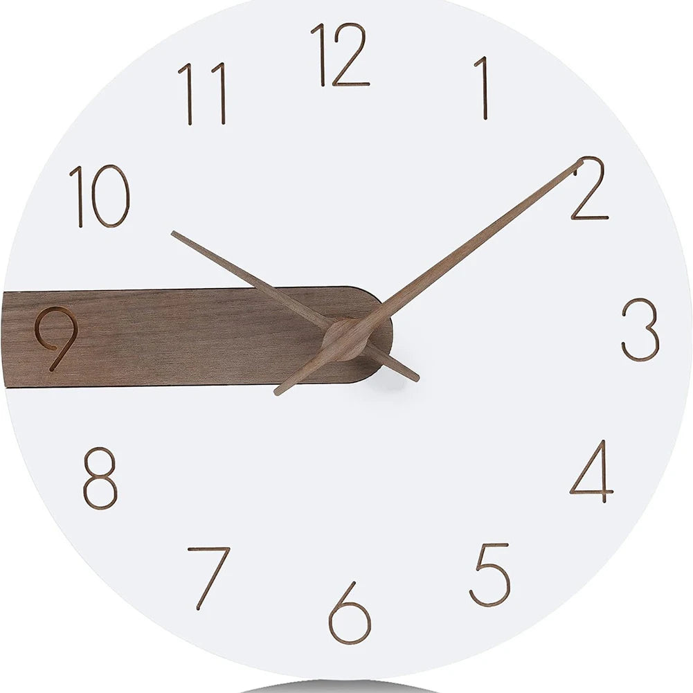 horloge murale moderne minimaliste blanc marron numéros dorés aiguilles bois texturée silent contemporain