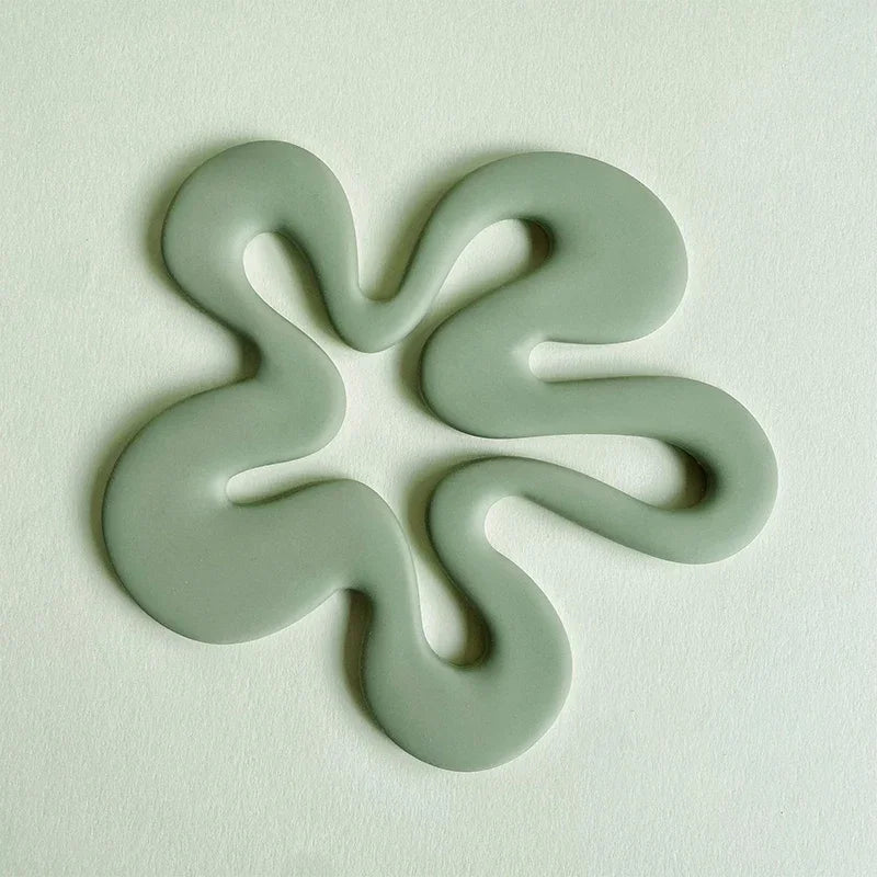 accessoires bijouterie motif floral gris vert noir rose blanc contemporain minimaliste