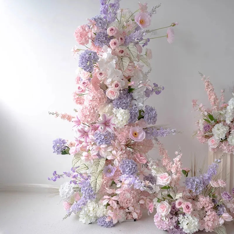 décoration extérieure bouquet fleuri rose blanc violet feuilles vertes classique romantique événements festifs