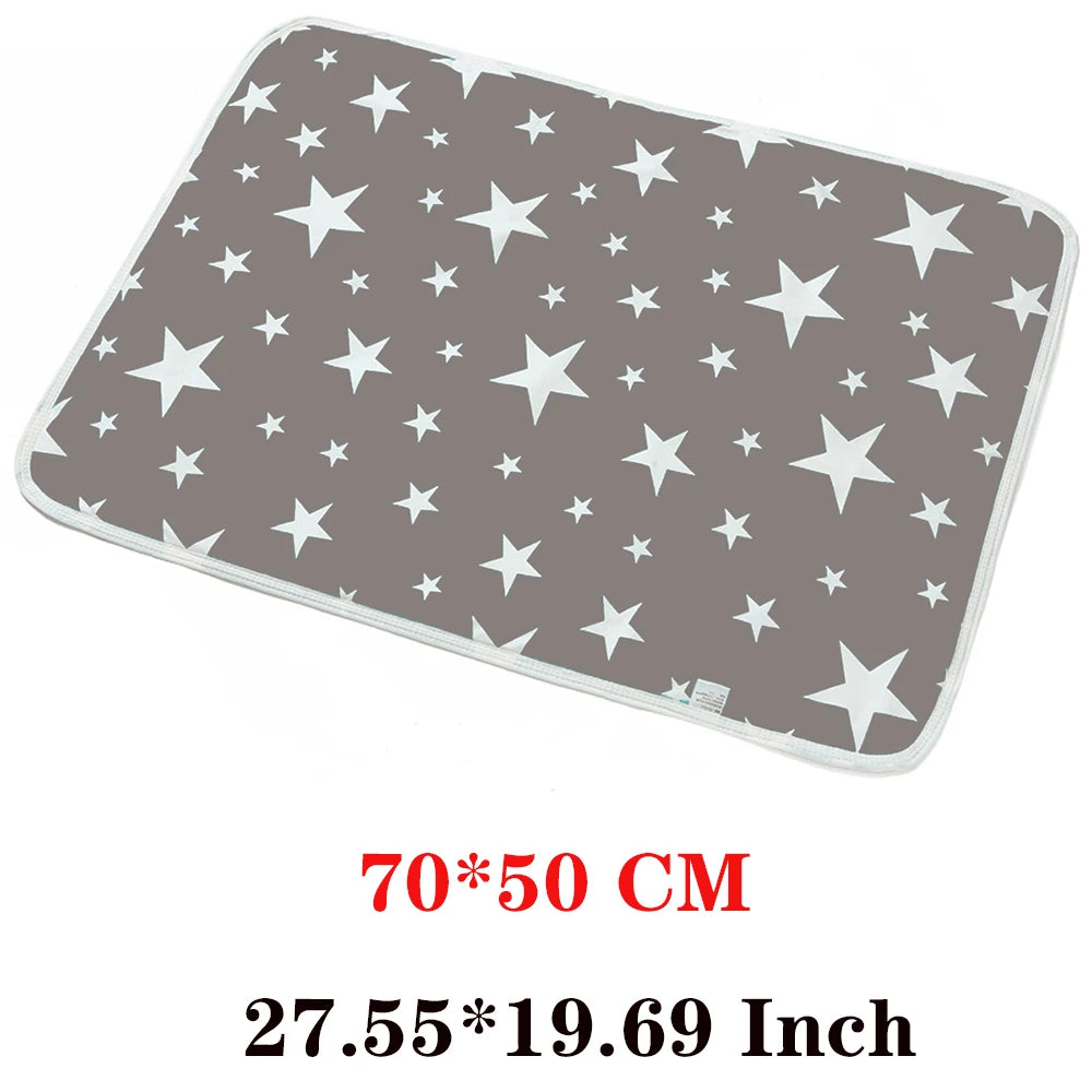 tapis imperméable bébé étoiles gris blanc moderne anti fuite hygiène changement couche réutilisable