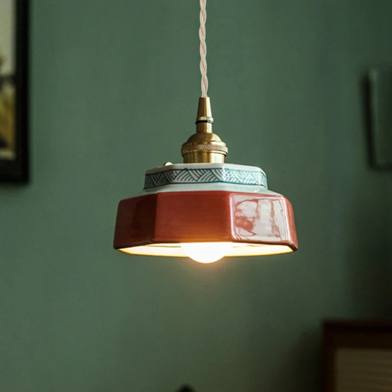 lumière suspendue vintage céramique rouge bleu blanc motifs géométriques éclairage salon chambre restaurant