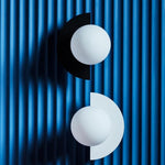 lampes murales modernes blanc rouge noir jaune sphères translucides demi cercles opaques minimaliste