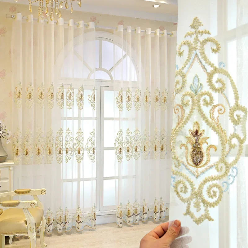 rideau classique beige broderie florale dorée élégant semi transparent salon chambre