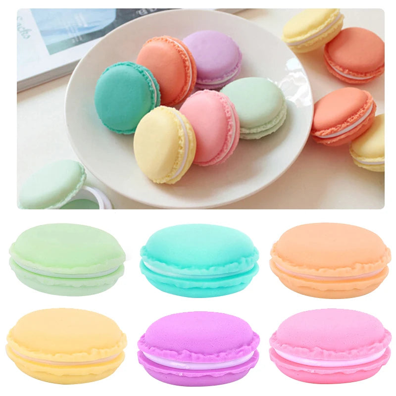 boîtes rangement forme macaron couleurs vert orange rose jaune créatif ludique capsules blanches vertes