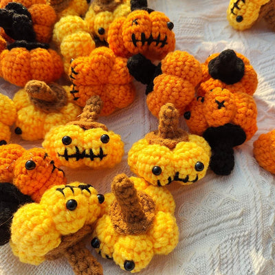 Pendentif citrouille Halloween en laine fait main au crochet