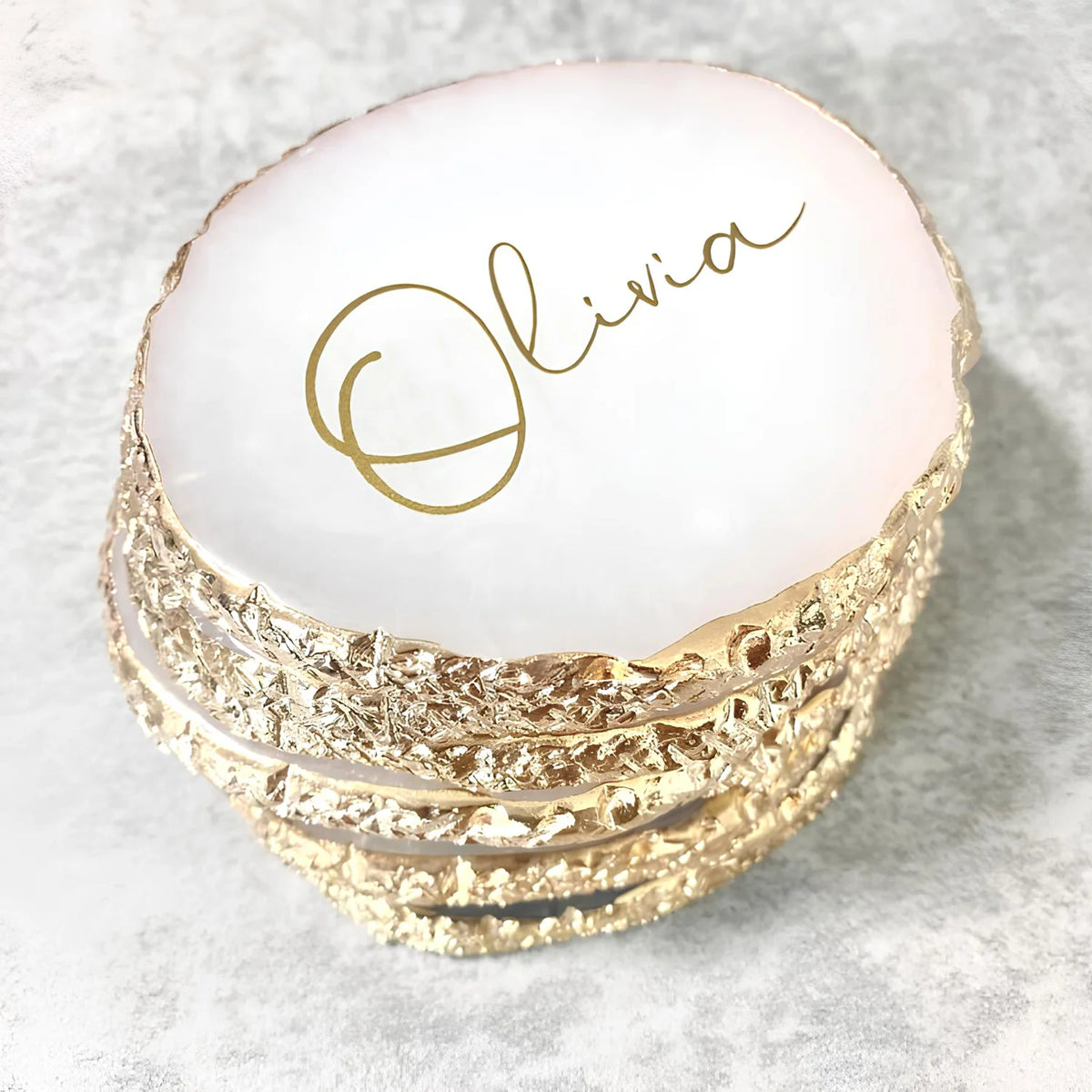 Exemple de disposition de sous-verres personnalisés sur une table de réception