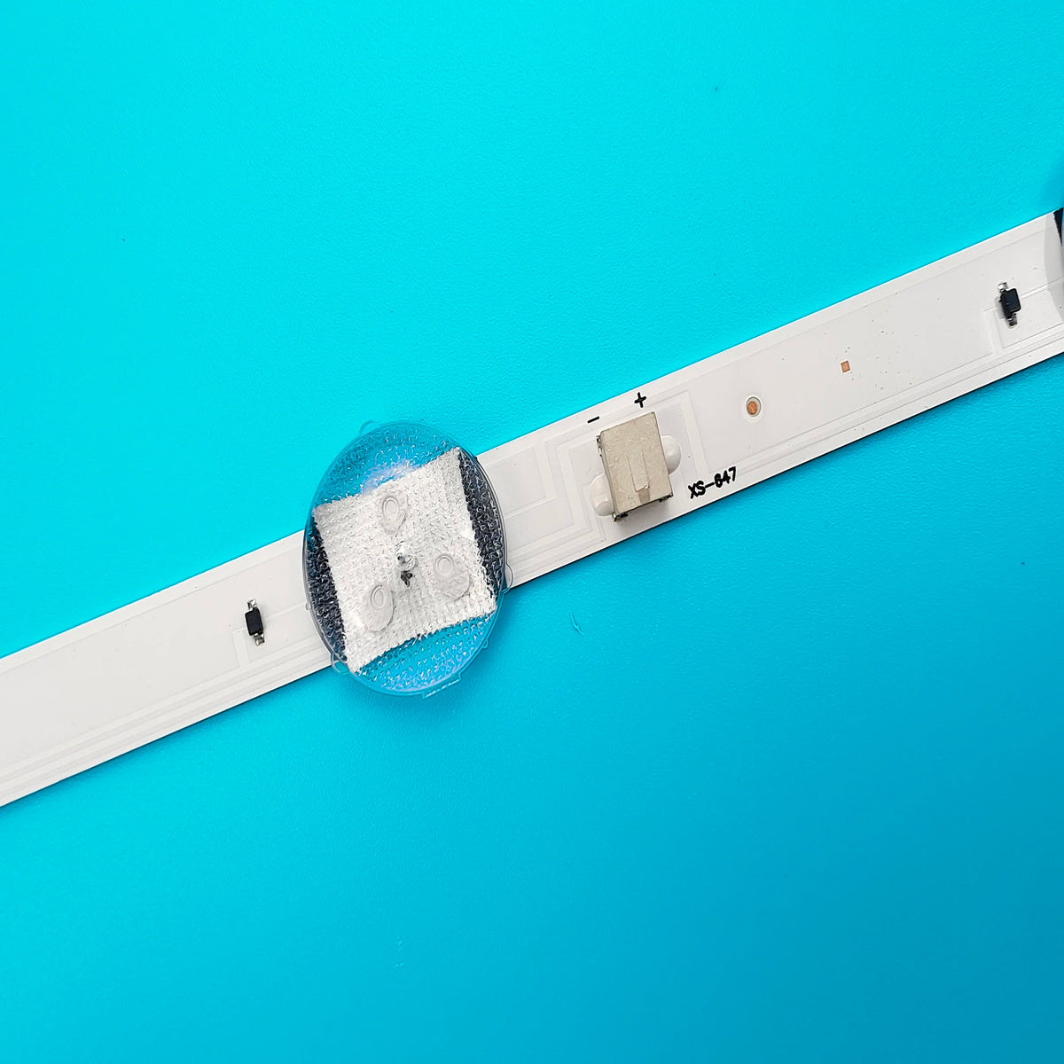 bande lumineuse flexible adhésive blanc lisse moderne connecteur électrique certifiée