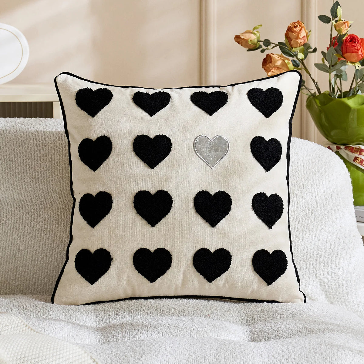 housse coussin brodé cœur love moderne blanc rouge rose fixation décoration intérieure voiture