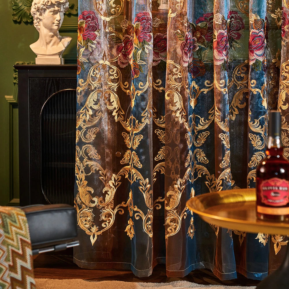 rideaux semi transparents brodés motifs floraux baroque luxueux salon fenêtre française