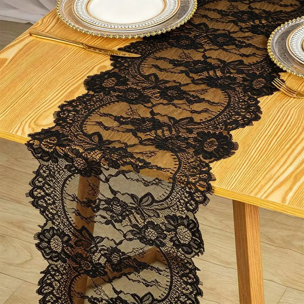 nappe dentelle florale noire blanche maison fête décoration transparente élégante champêtre assiettes verres