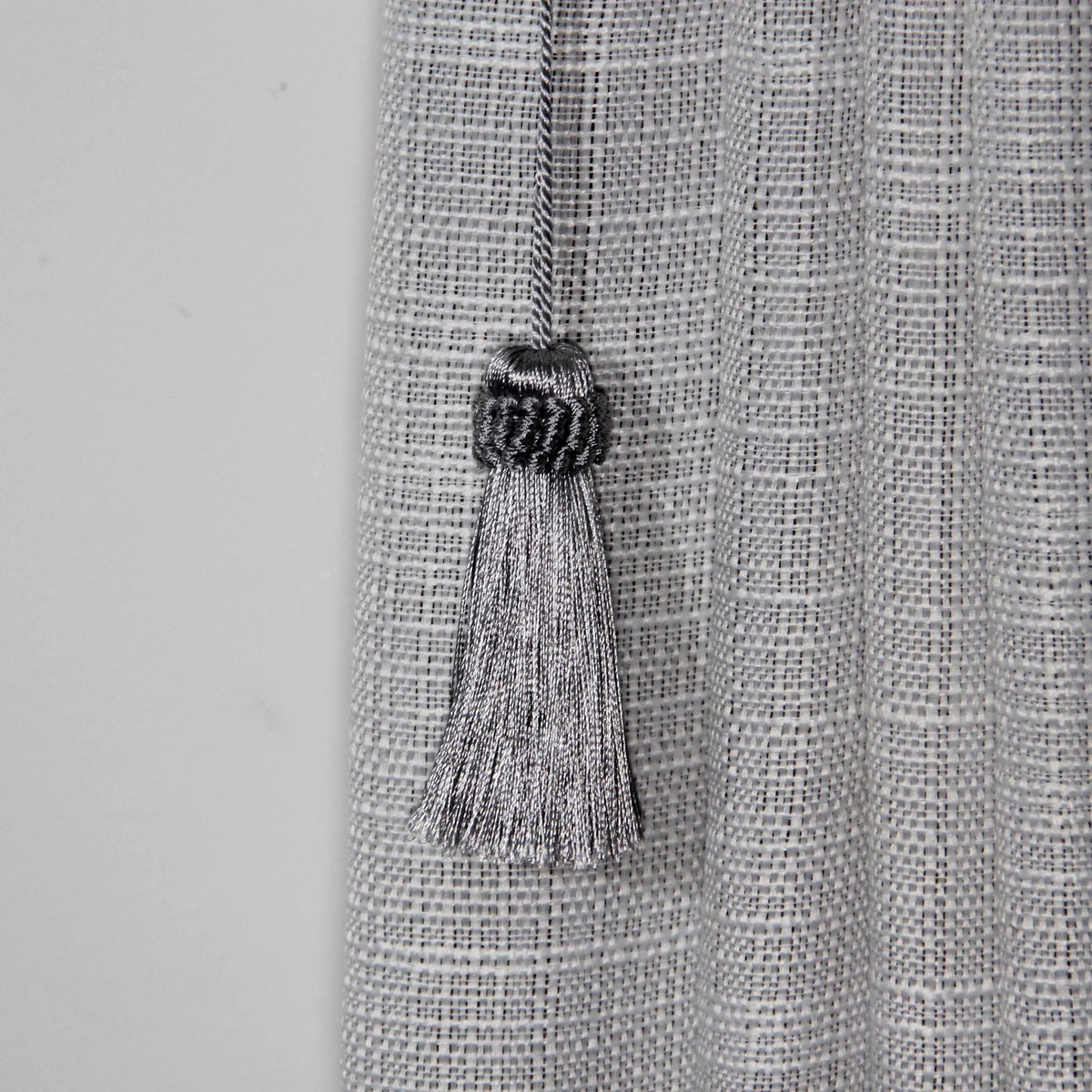 pompon décoratif marron gris bleu marine rouge tissé brillant élégant moderne fixations