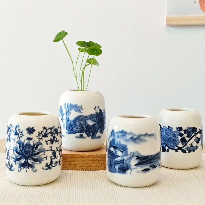 vase céramique blanc bleu fleurs stylisées artisanal traditionnel décoration intérieure pot fleurs
