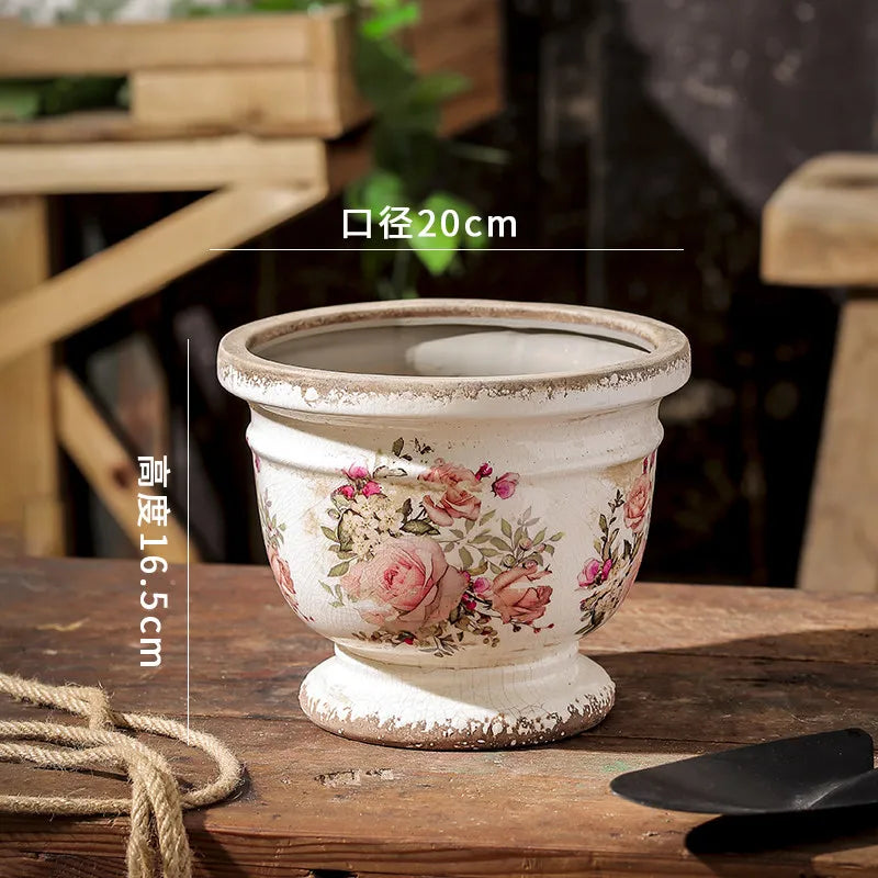 pots fleurs céramique blanc rose vert fleurs roses feuilles vertes details floraux vintage romantique