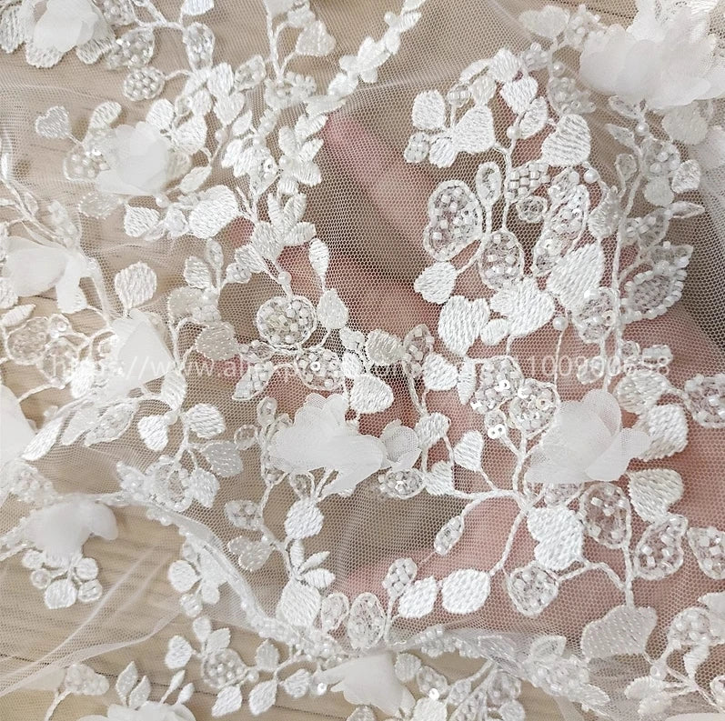 tissu dentelle brodée fleurs blanc translucide 130cm 33cm élégant mariage sophistiqué soie motifs floraux