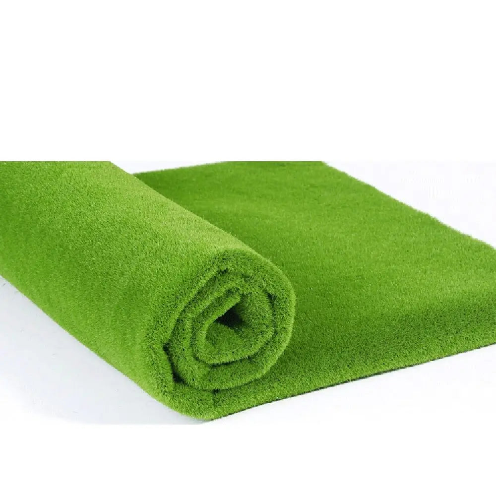 tapis artificiel fausse herbe vert clair taches brunes moderne extérieur sol exposition