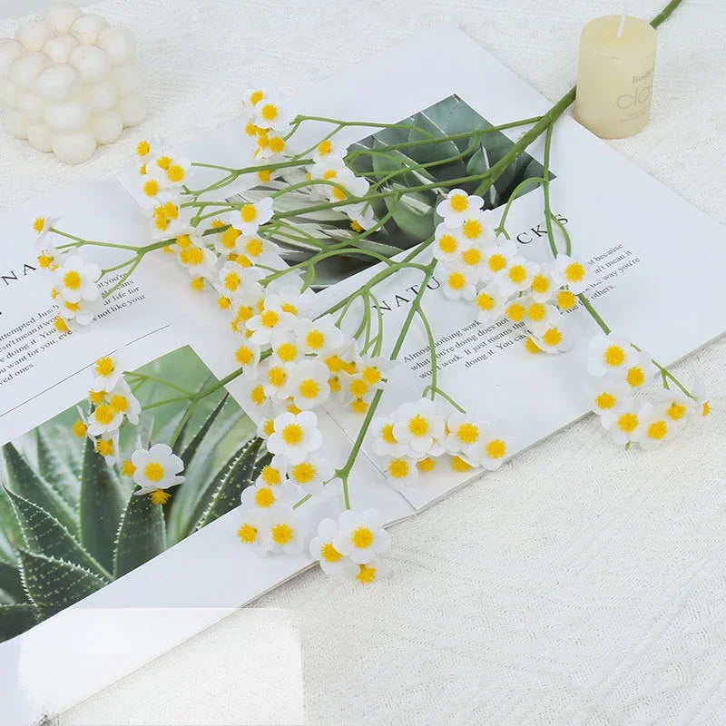décoration intérieure bouquet fleurs artificielles soie marguerites jaunes blancs vases abstraits