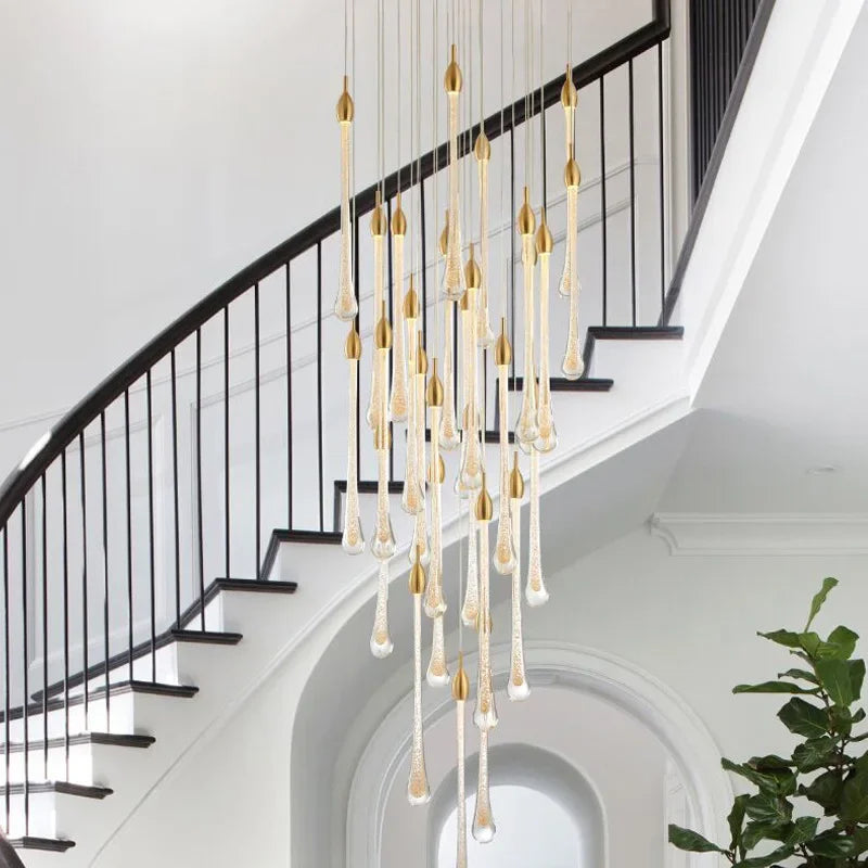 lustre suspension moderne cristal dorées luminaire élégant escalier salon intérieur luxe