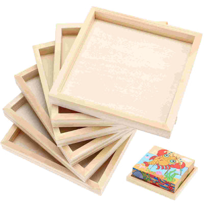 Plateaux en bois hexagonaux naturels 6 pièces sur table en décoration intérieure