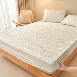 protège matelas imperméable blanc broderie florale classique lit chambre douce confortable