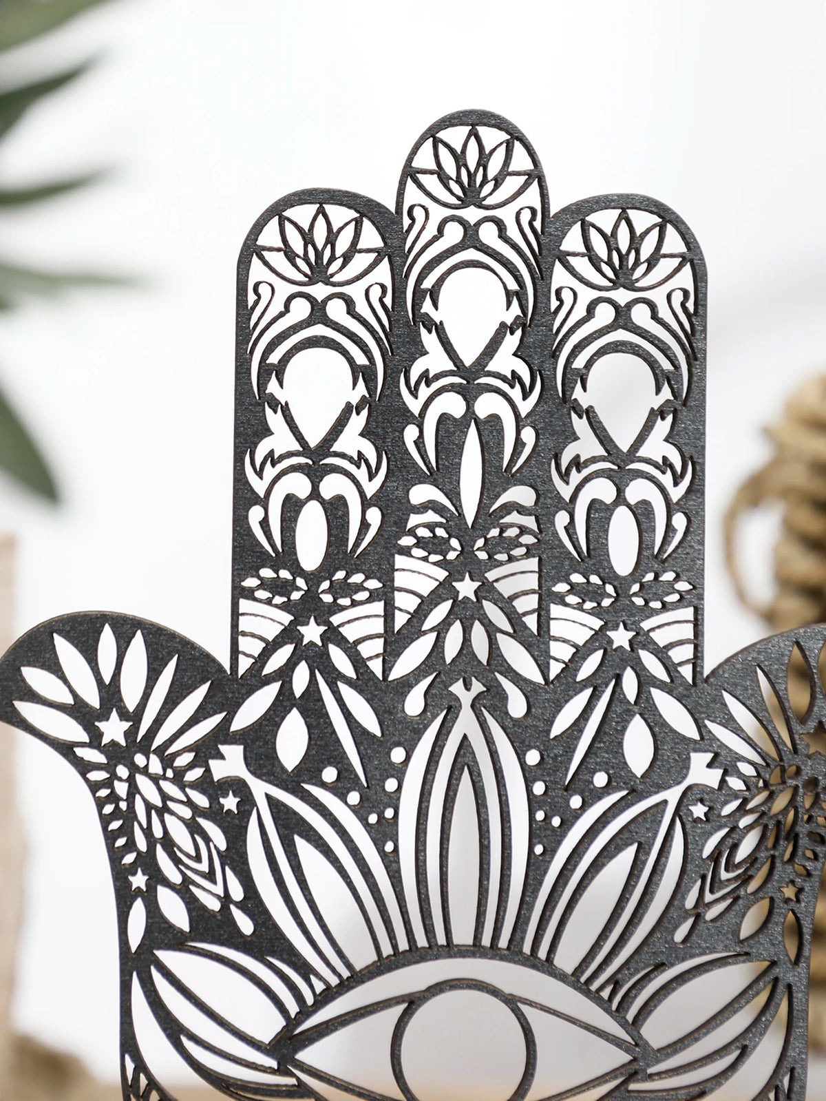 décoration maison main hamsa œil mal sculpture bois ornements floraux artisanal support plat