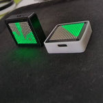 décoration ambiance led écran liquide boitier granuleux vis usb technologique minimaliste