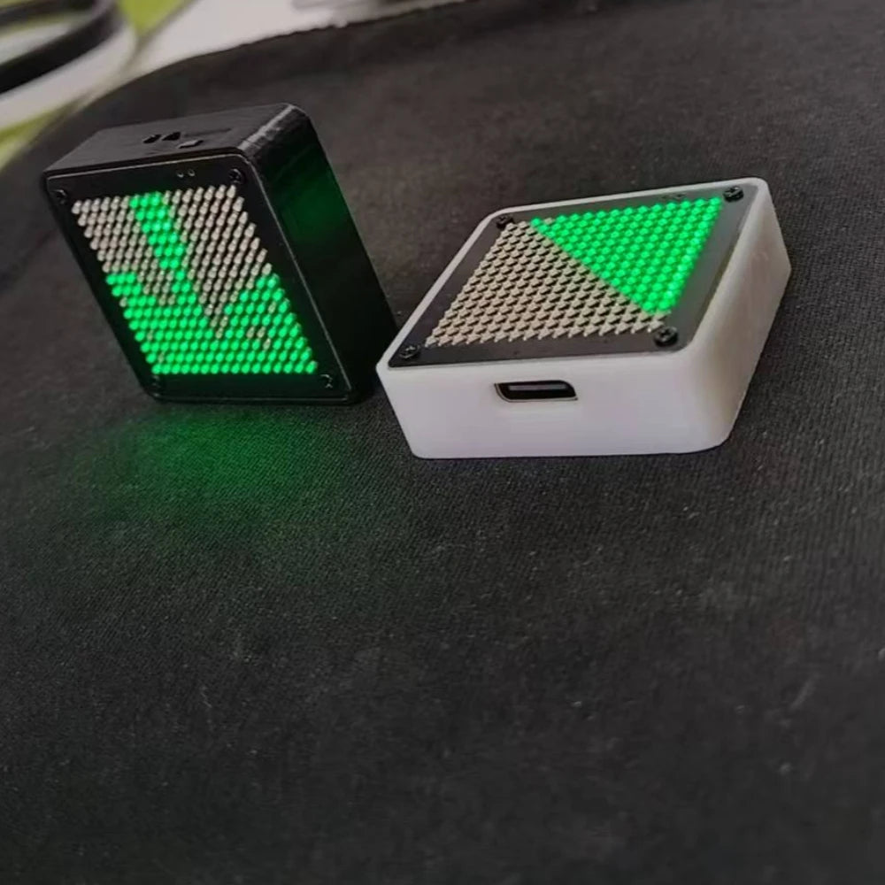 décoration ambiance led écran liquide boitier granuleux vis usb technologique minimaliste
