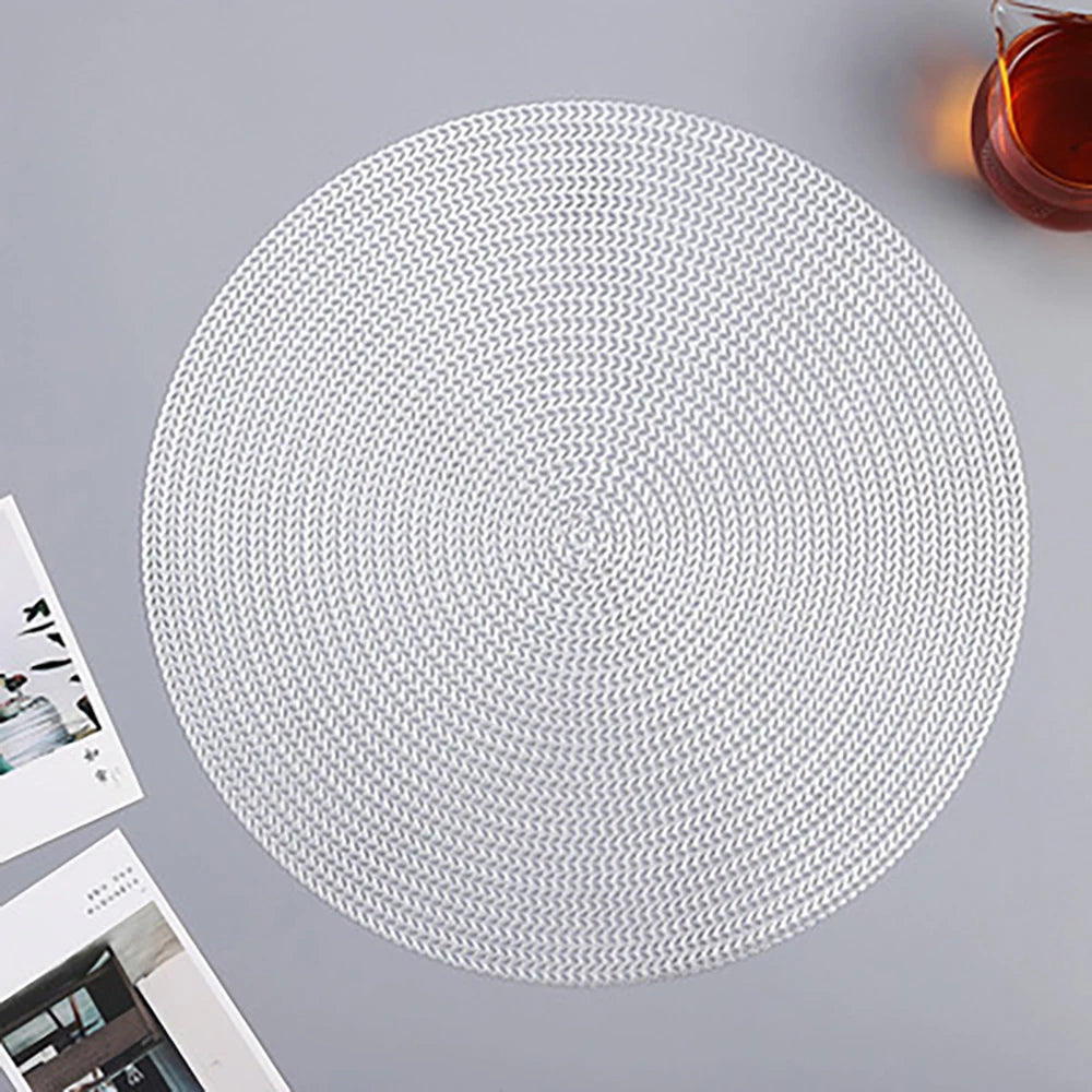 tapis table tissé orange moderne placemat assiettes fourchettes couteaux verres bougies poivrières citron tomate