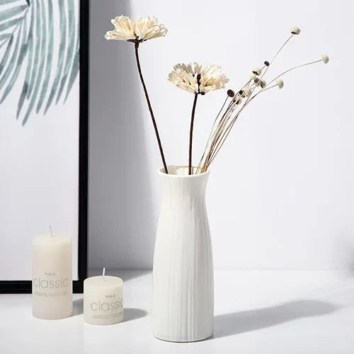 vases blancs modernes rayures horizontales rose pâle vert clair décoration intérieure minimalistes