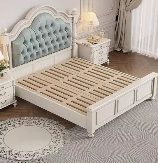 lit double blanc tête capitonnée coffre intégré élégant classique chambre coucher matériaux bois motifs