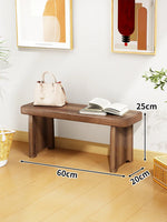 Banc bois marron clair texture naturelle moderne salon tabouret sac main livre ouvert decoration