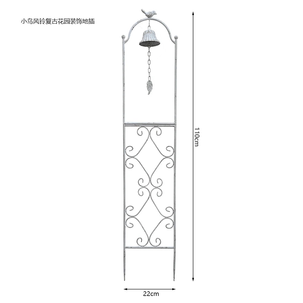 support fleurs grimpantes clematis cloches vent structure ajourée motif floral oiseau decoratif vintage rustique