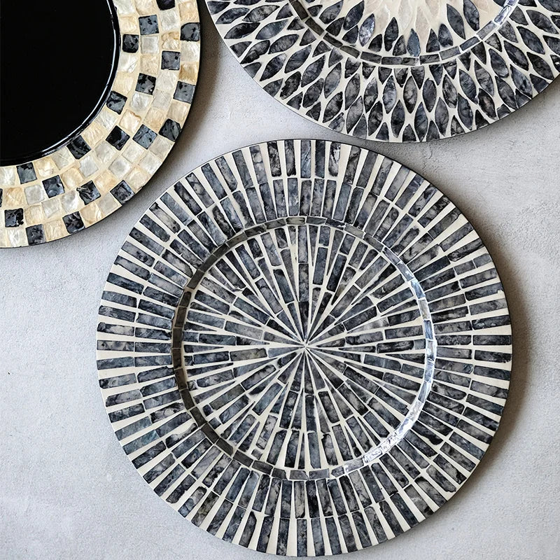 assiettes mosaïque coquillages noir blanc gris moderne artisanal exposant décoration maison