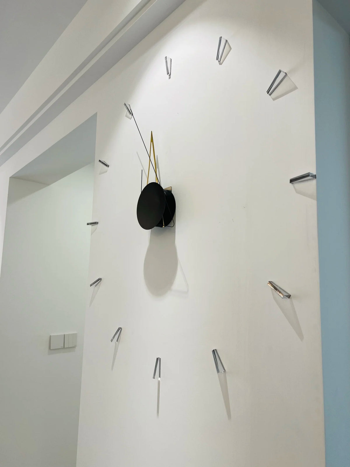 horloge murale minimaliste aiguille quartz face unique acrylique nature morte salon contemporain