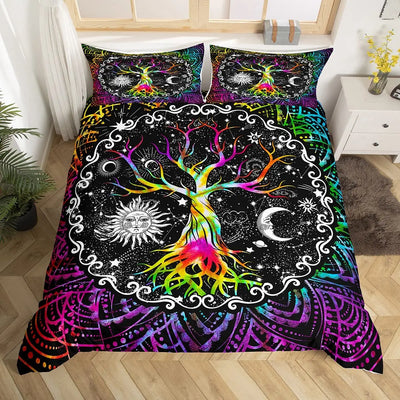 Housse de couette noire et blanche motifs soleil et lune sur lit