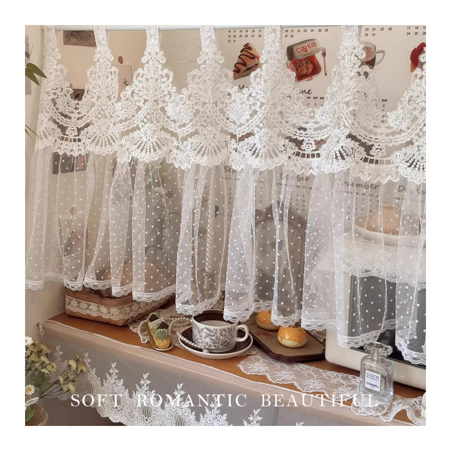 rideau dentelle blanc motifs floraux romantique élégant translucide crochet fenêtre maison