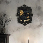 cadre mural baroque noir lune soleil étoiles nuages ornements floraux chambre adulte déco gothique