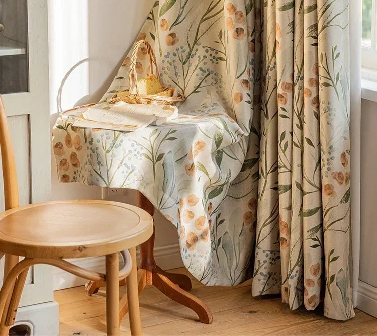 Rideaux élégants à motif floral pour décorer votre intérieur. Apportez une touche de nature et de fraîcheur à votre pièce avec ces rideaux charmants. Idéal pour un salon ou une chambre, ce design met en valeur les fenêtres tout en créant une ambiance chaleureuse et accueillante. Découvrez comment transformer votre espace avec cet accessoire décoratif incontournable.