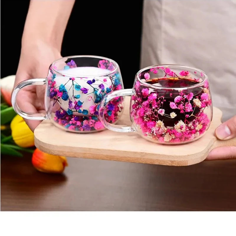 tasse verre double paroi fleurs séchées transparente poignée cuillère dorée moderne
