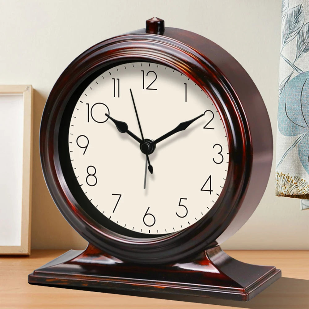 horloge vintage marron foncé cadran blanc aiguilles métalliques alarme quartz rechargeable brillant chambre salon