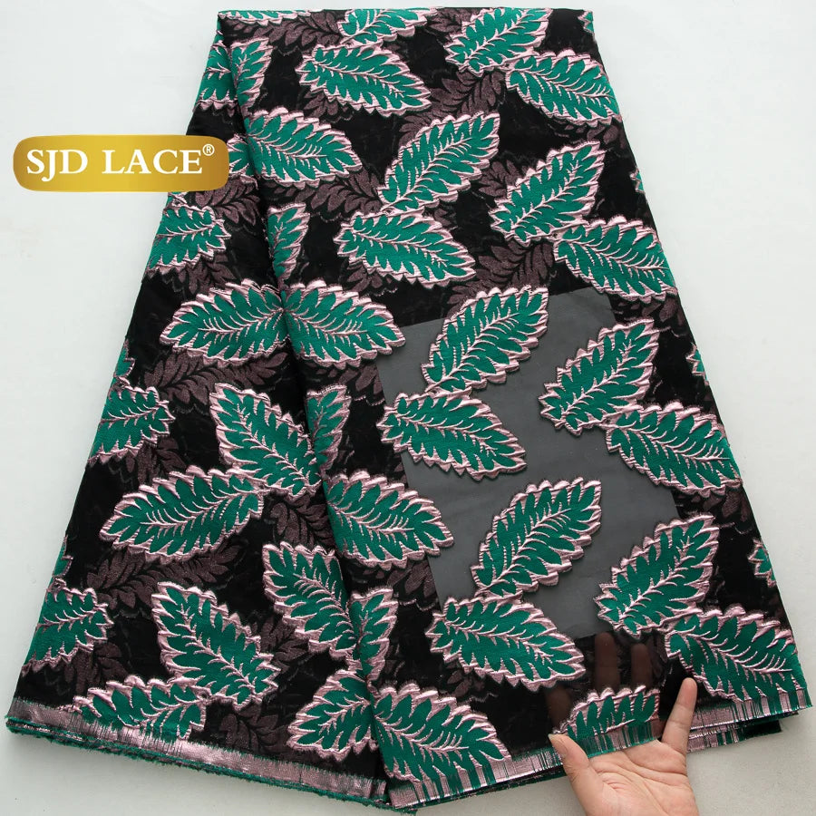 tissu dentelle polyester nylon largeur 51 pouces motifs feuilles stylisées couleurs noir vert rose