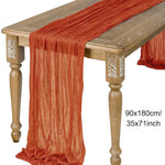 serviette table vert olive marron rose pâle plissée élégante décorative fourchettes assiettes verres fleurs
