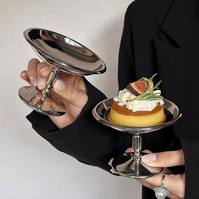 support dessert argenté élégant détails sculptés classique fruits légumes photo accessoire