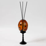 diffuseur huiles essentielles moderne motifs floraux dorés verre opaque décoration intérieure accessoires salon contemporain