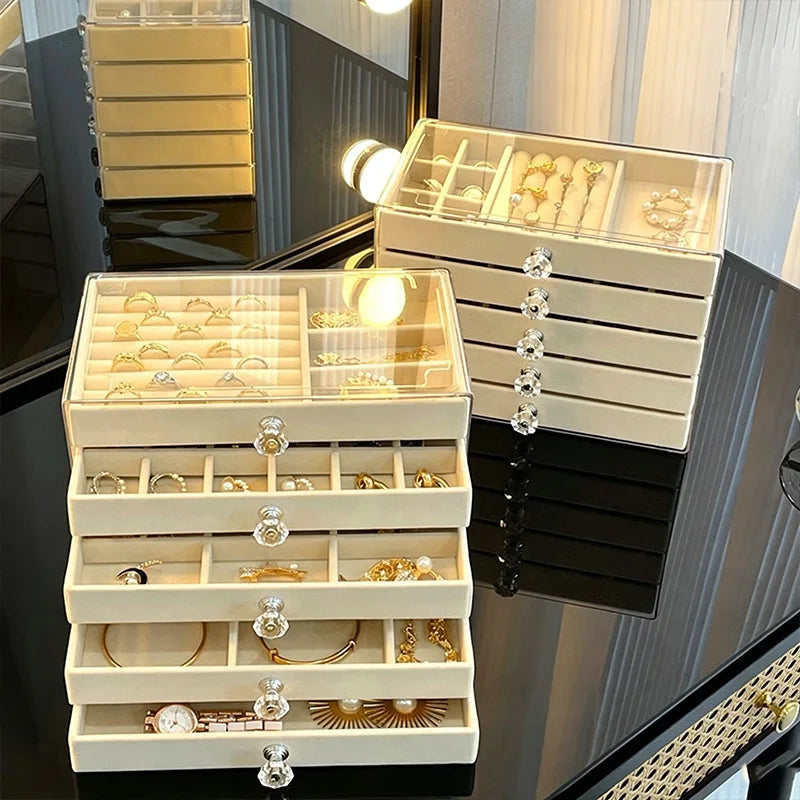 boîte bijoux moderne beige velours transparent tiroirs rangement chic poignées boucles d'oreilles montres