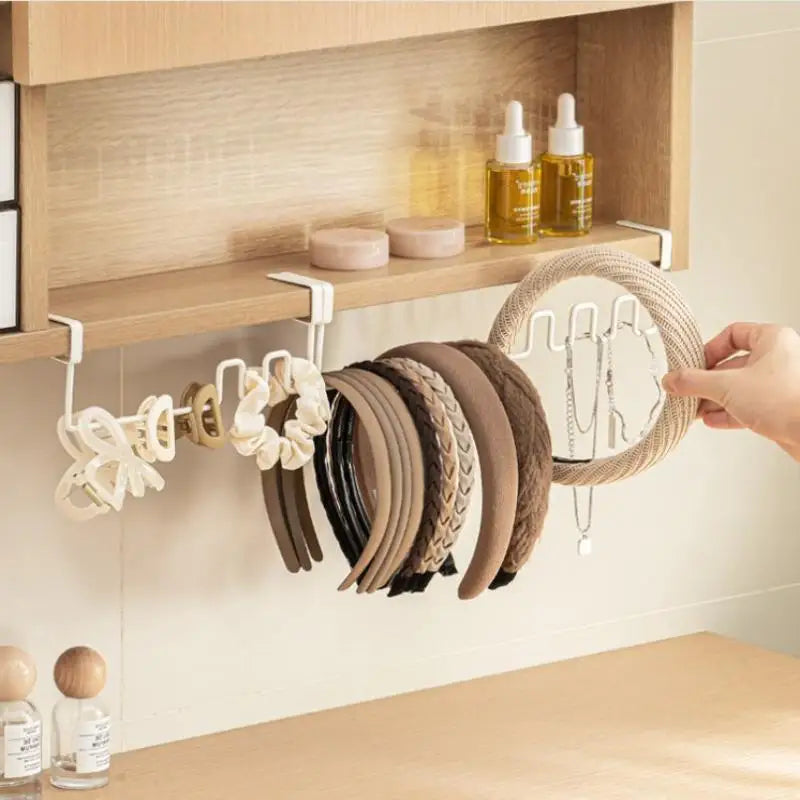 porte accessoires mural blanc clips rangement cosmétiques bouteilles verre bougies minimalistes