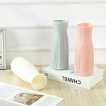 vases decoratifs modernes minimalistes rose bleu vert blanc lignes verticales texturées fleurs artificielles