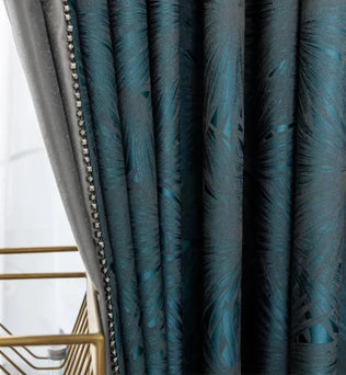 Rideau élégant avec motif feuillage bleu foncé, parfait pour ajouter une touche de sophistication et de modernité à votre intérieur. Ce rideau, avec ses détails méticuleux, crée une ambiance chaleureuse et accueillante dans n'importe quelle pièce. Idéal pour compléter votre décoration d'intérieur tout en préservant votre intimité.