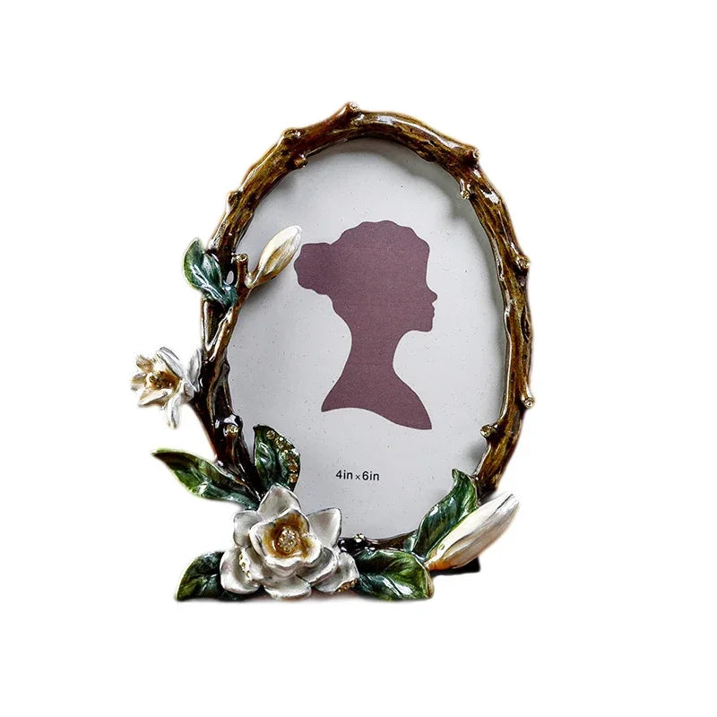 cadres photo vintage décoratifs fleurs magnolias roses boissons anciens livres