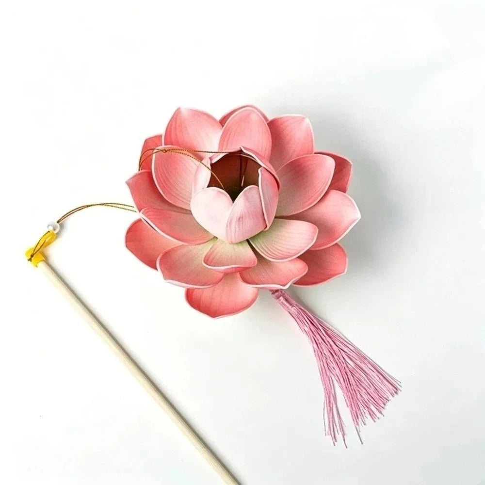 lanterne fleur lotus rose jaune feuilles details traditionnelle artisanale tassel soie portable festive